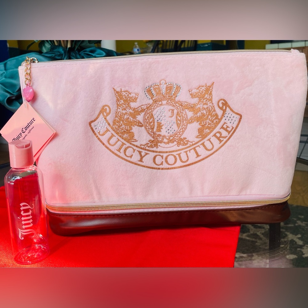 Juicy couture makeup bag bigggg❤️